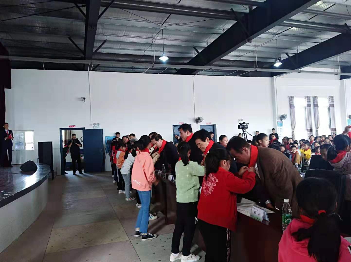 1572513311816390.jpg 領(lǐng)導.jpg